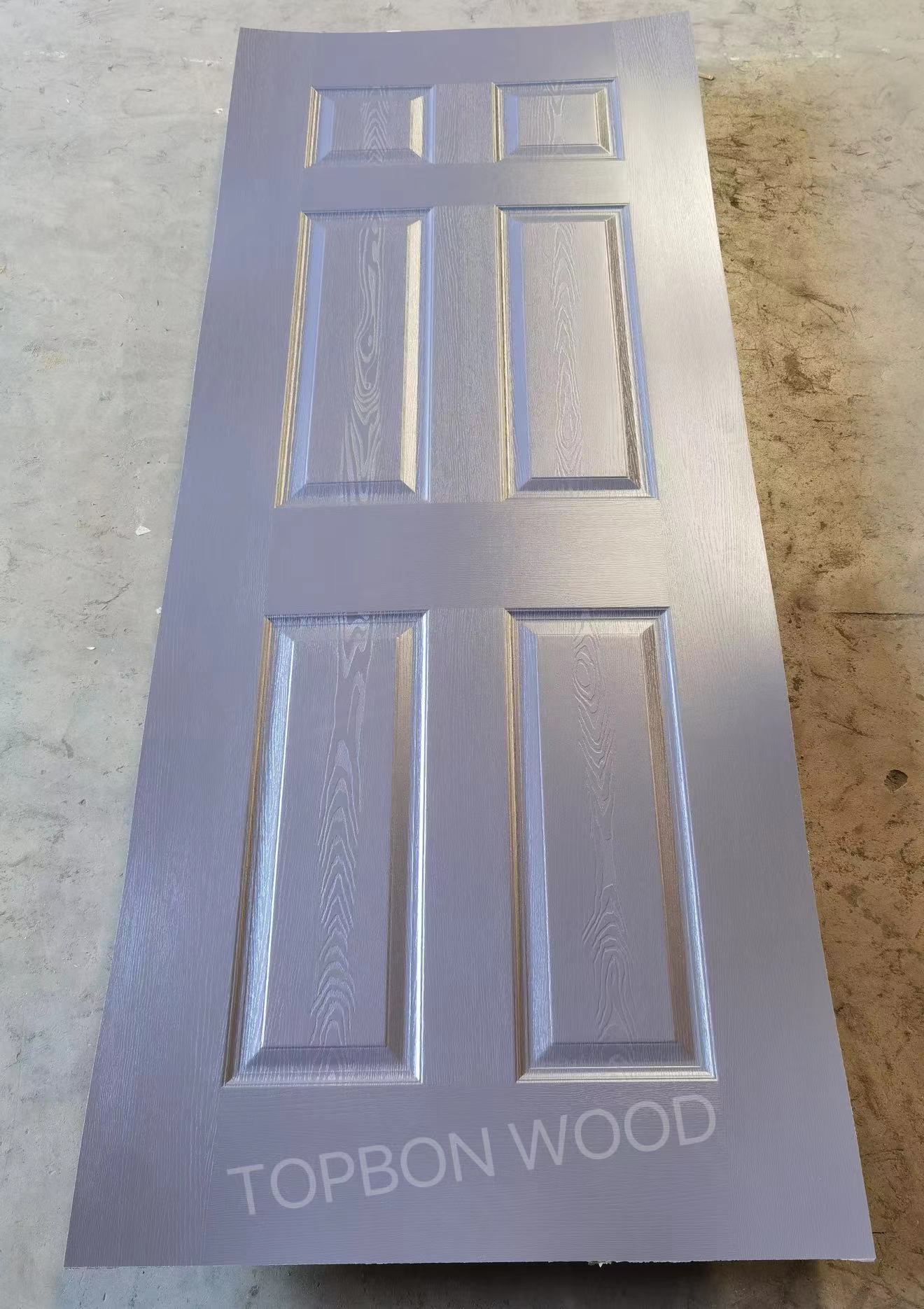 Piel de puerta moldeada gris melamina con grano de madera