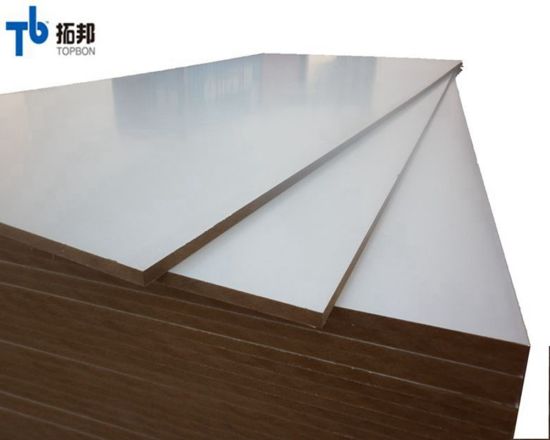 "Tablero de MDF de melamina de grano de madera con precio competitivo de alta calidad"
