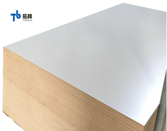 "Tablero MDF de melamina blanca de 5 mm con buena calidad"