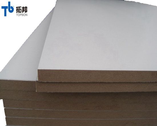 "Tablero de MDF de 18 mm Melamined/MDF Melamine con precio competitivo de alta calidad"